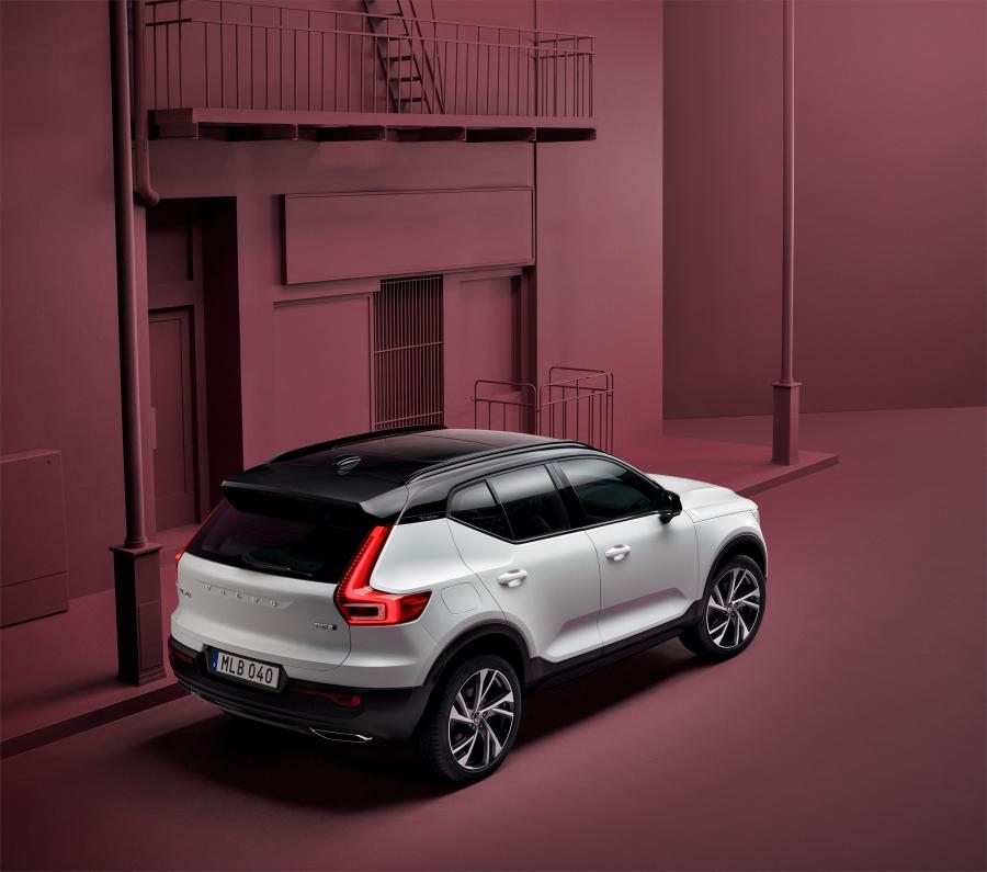  Volvo XC40 T5 R-Design 2017 года  (WW) (фото 3 из 68)